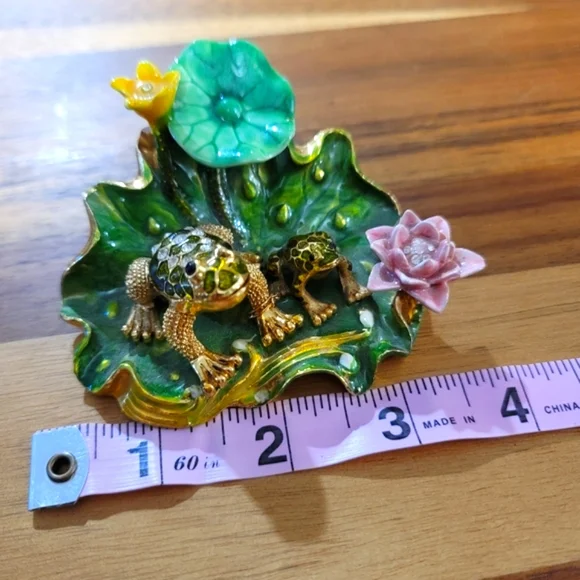 Frog and Lily Pad trinket Box (Vintage) - Picture 4 of 4
